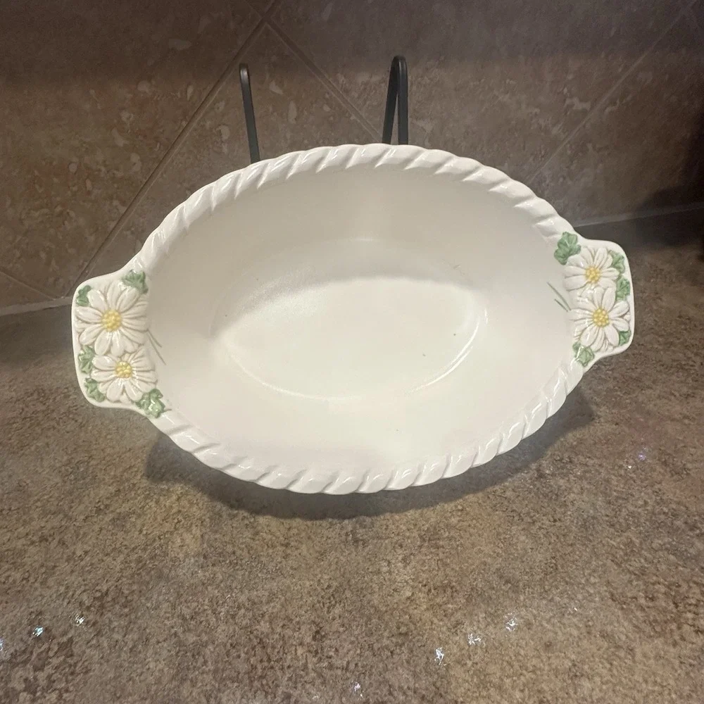 Vintage 1960's Poppytrail Metlox Sculptured Daisy Oval Vegetable Bowl California